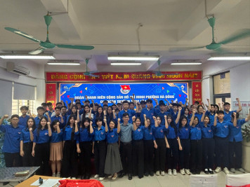 TRƯỜNG THCS LÊ LỢI LONG TRỌNG TỔ CHỨC LỄ KẾT NẠP ĐOÀN VIÊN CHO 76 THANH NIÊN ƯU TÚ